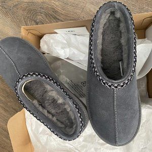 Ugg Tasman II Slipper Dark Gray NEW, Kids size 5 or Women's 7